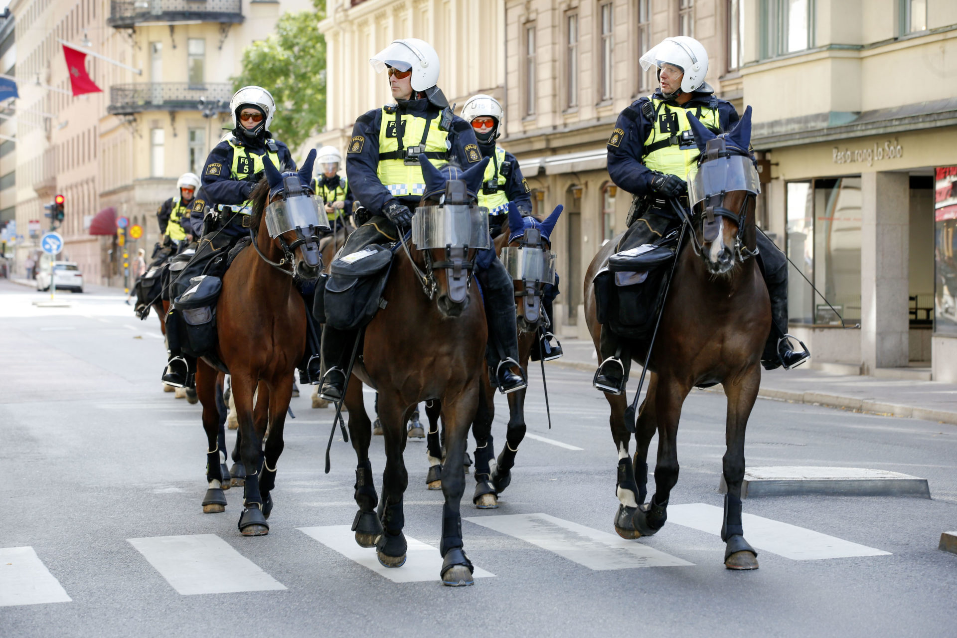 Kvinna Nedriden Av Polis Efter Strike Back | Arbetaren