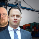 Montage av Sveriges Hamnars Joakim Ärlund och Hamnarbetarförbundets Erik Helgeson framför en kran och containrar i Helsingborg hamn